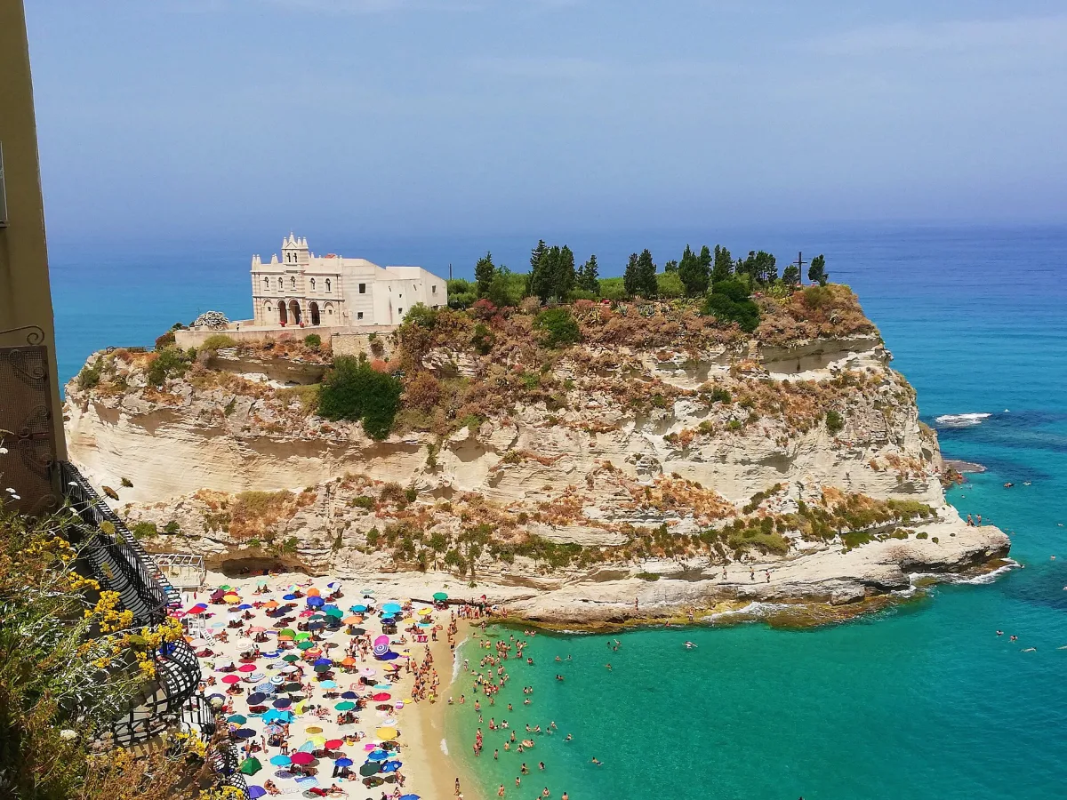 Guida alla scalinata del Santuario di Santa Maria dell’Isola a Tropea