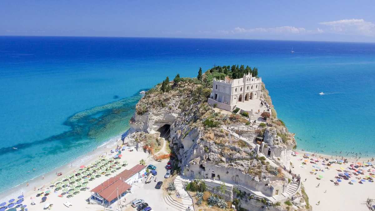 Corso Vittorio Emanuele Tropea: passeggiata tra boutique e storia